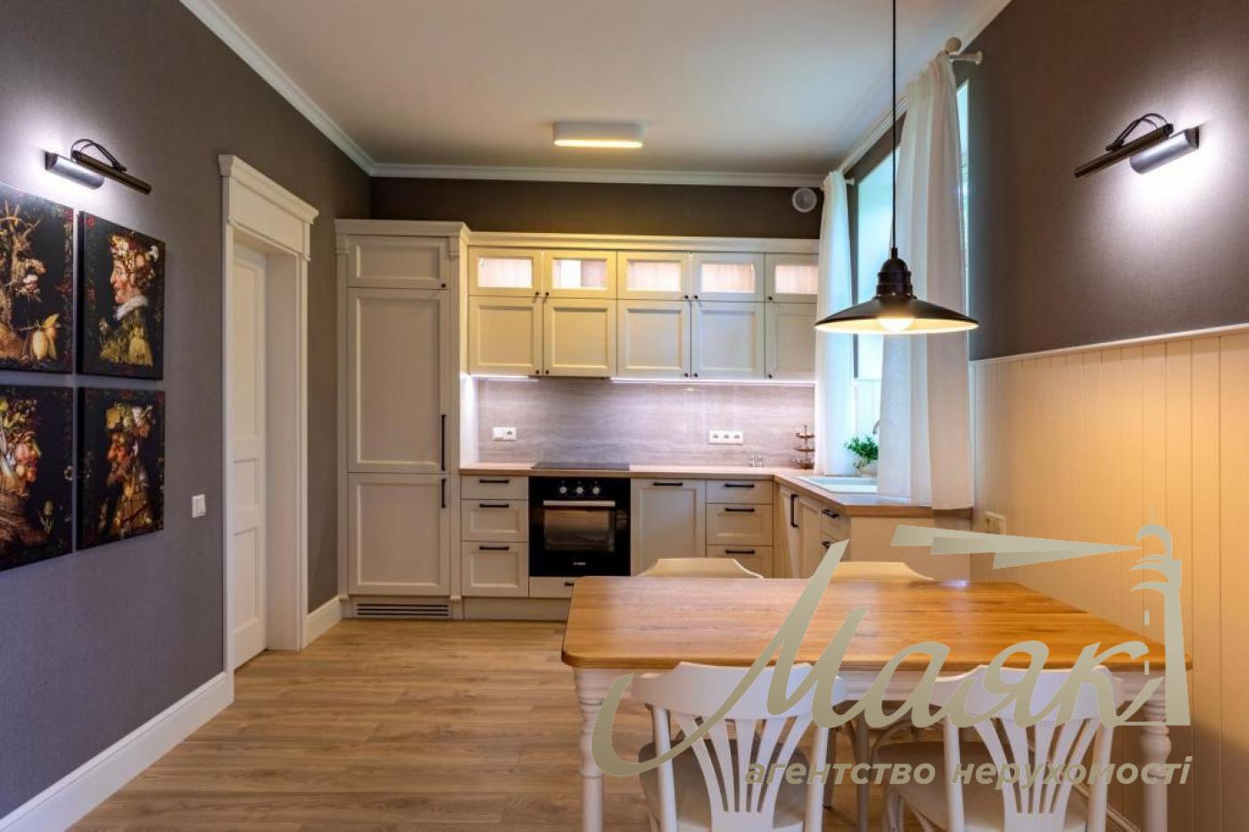 Оренда 3-к квартири вул. Лаврська, Печерськ, історичний центр Києва, сталінка