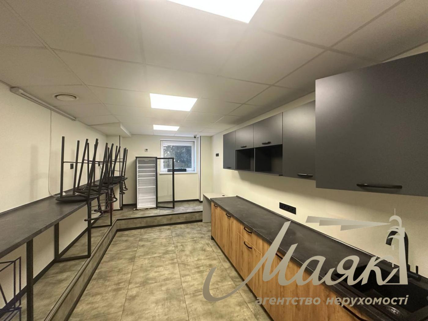 1,132 m² Office Space for Rent in the Business Center at 18/7 Almazova Street, Pechersk