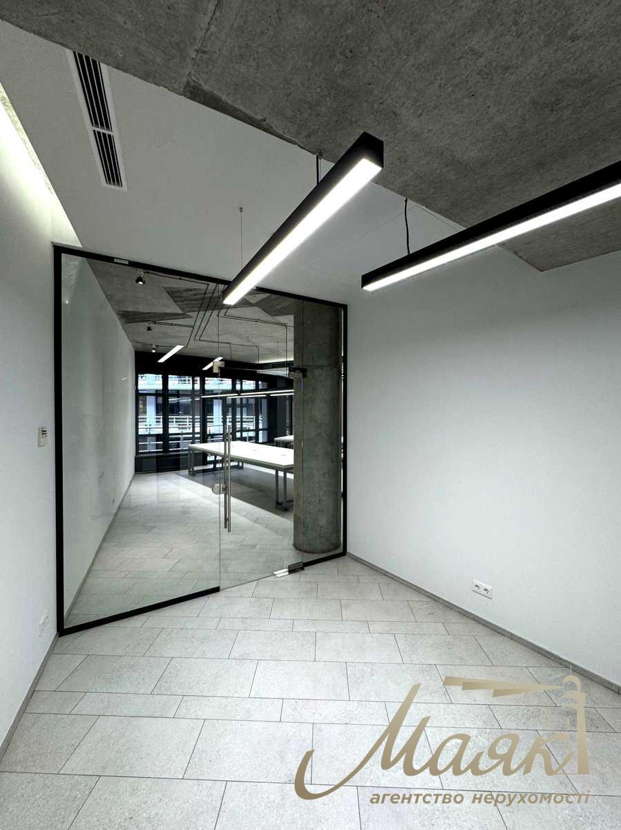 Modern office space (180 m²) for rent in the "Volna" Business Center, 36D Konovaltsa St.