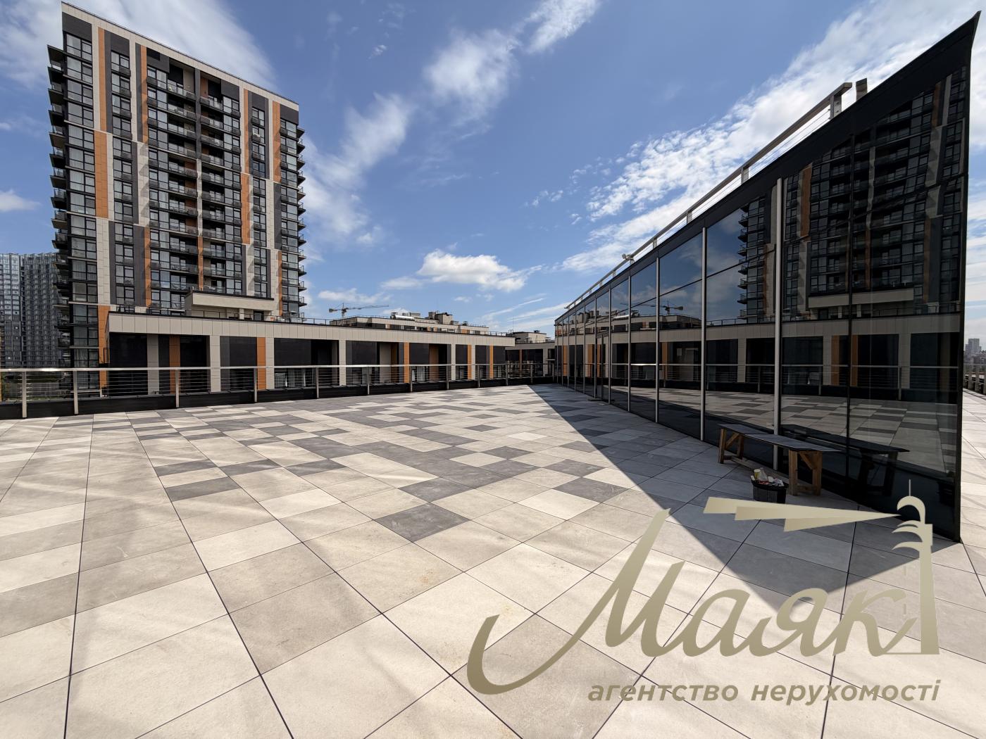 Rent a 280 m² office with a scenic view and a private terrace in the Magnett Business Center on Velyka Vasylkivska Street