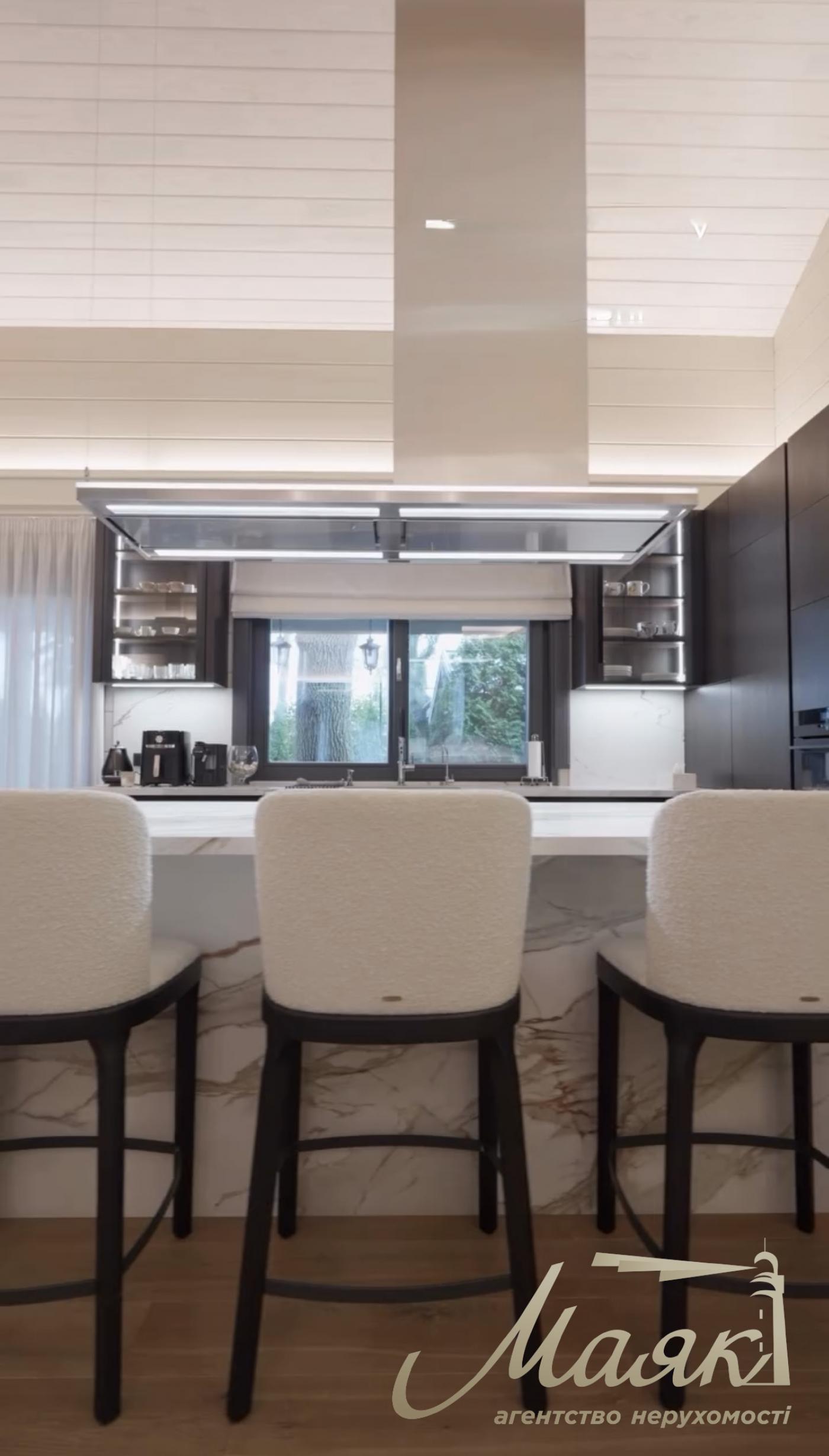 Продажа стильного 5-комнатного дома 377 м² в хуторе Мриги, Конча-Заспа, Голосеевский район Киева