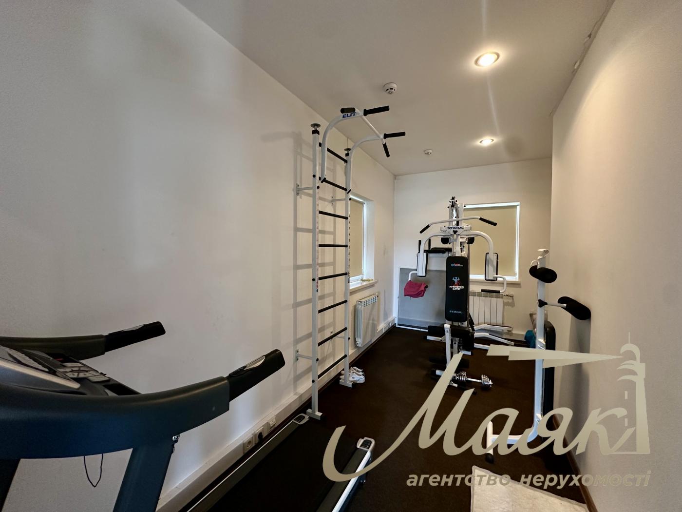 Rent a front building (656m2) on 7.5 hectares, Sadovaya street, with. Sofievskaya Borschagovka