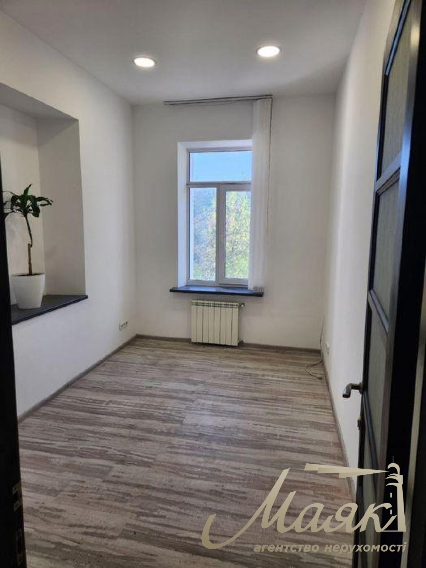 Оренда окремої будівлі площею 620 м², вул. Редутна, Царське Село