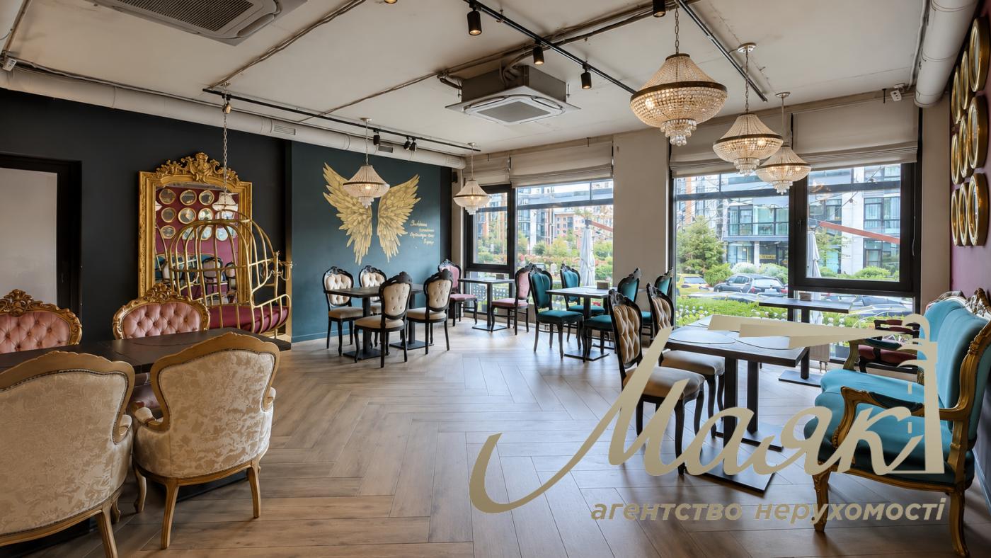 Commercial space for rent: 184 m² in the "French Quarter 2" residential complex, 53 Predslavinskaya St.