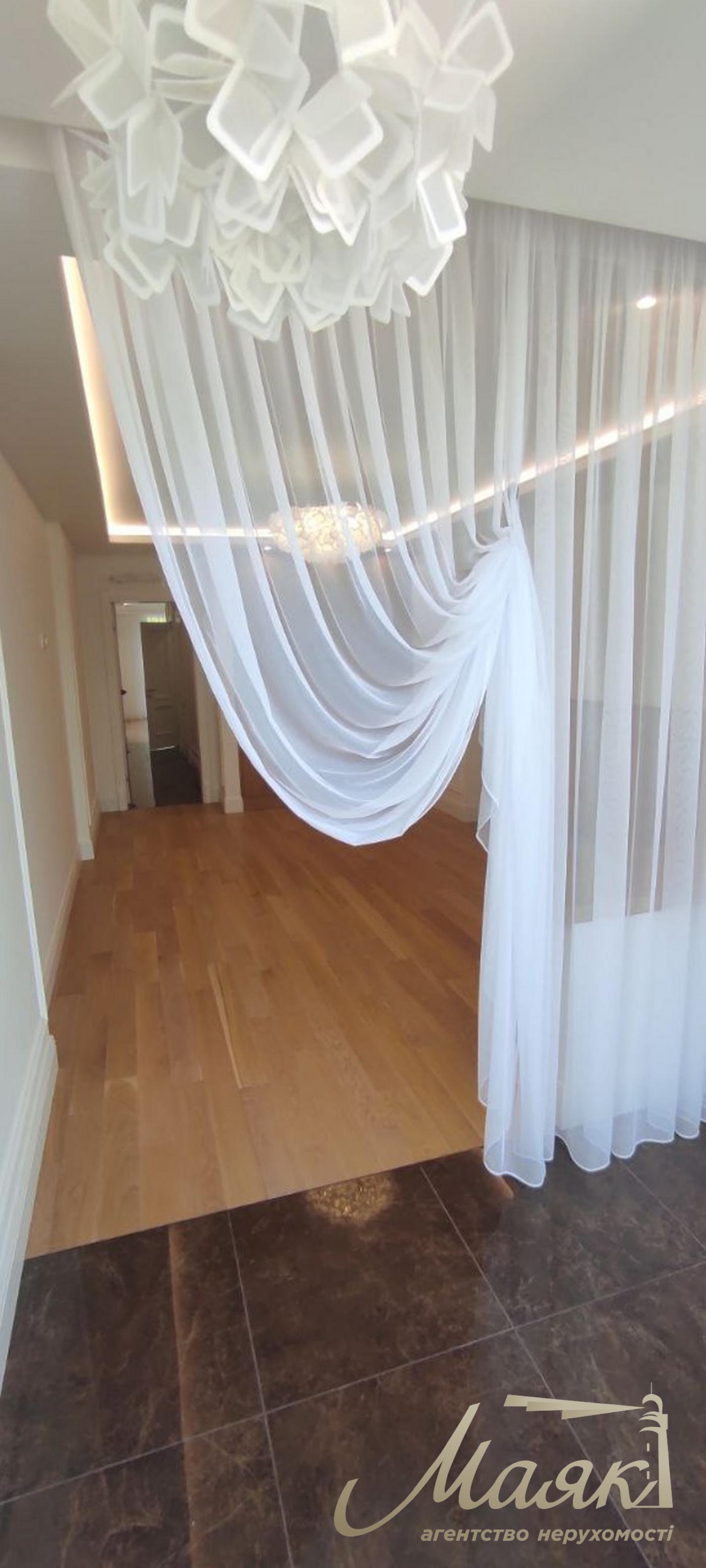 2-bedroom apartment for sale in the Podil Plaza & Residence residential complex, Hlubochitska Street