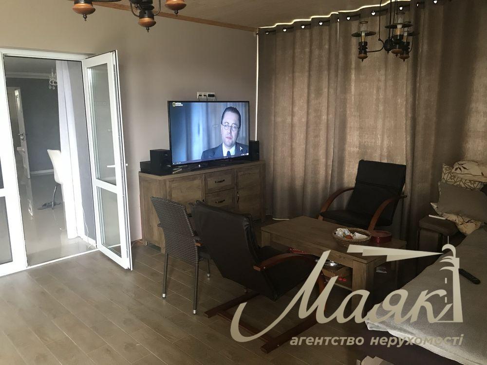 Оренда авторського будинку площею 400 м² з більярдною, зимовим садом та гаражем на 2 автомобілі в с. Підгорці, Обухівський напрямок, Київська область