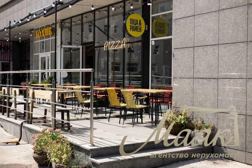 Rent a facade premise 73,7 m2 with terrace in Residential Complex French Quarter