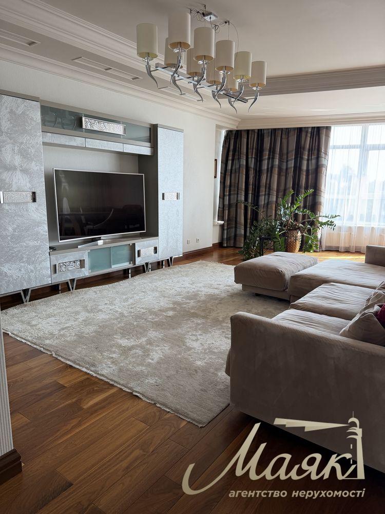 Оренда 200 м² сучасної квартири БЕЗ ВІДКЛЮЧЕНЬ, є інвертор, 2 паркомісця, 4 кімнати