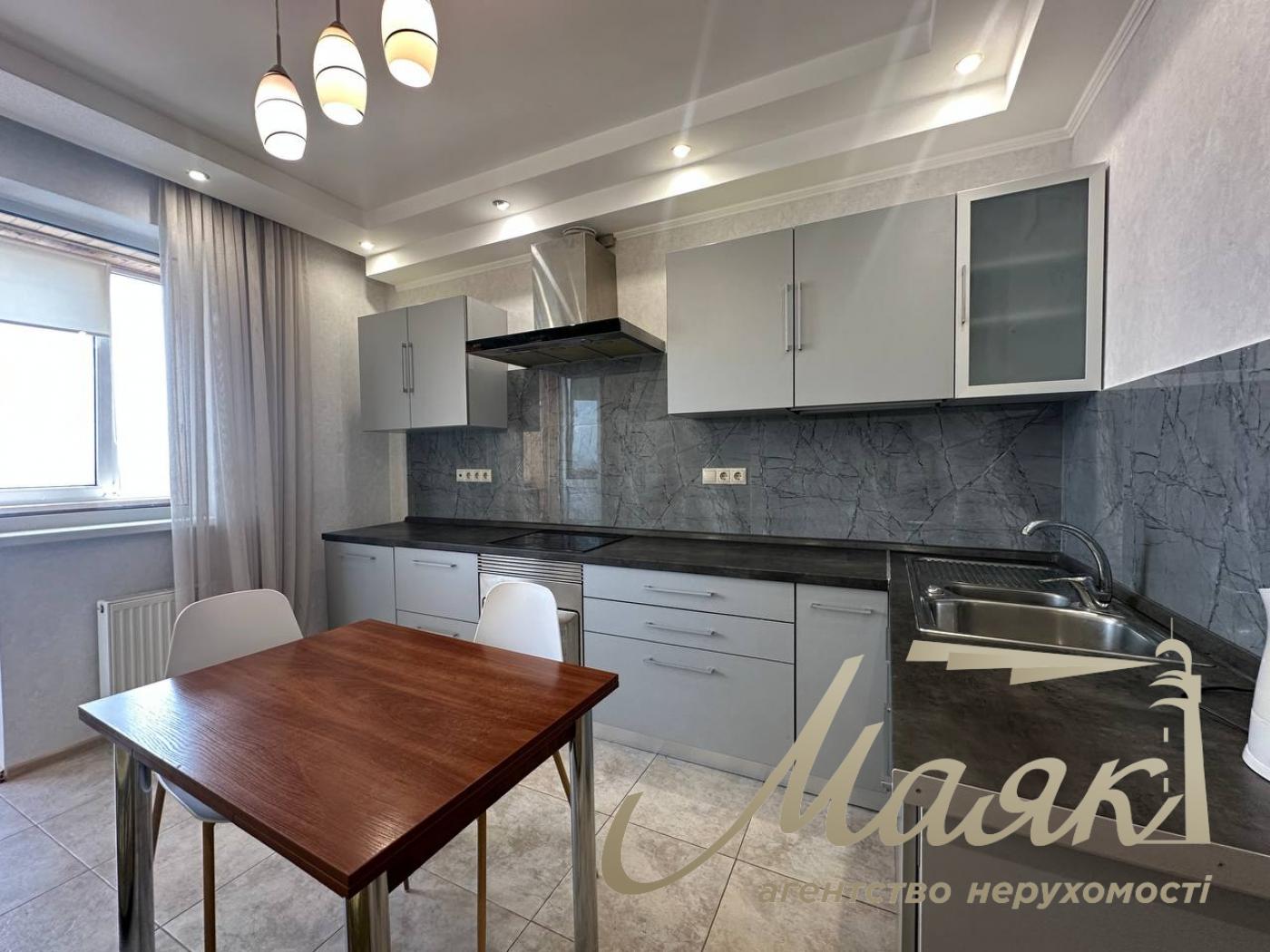 Продаж 1 кімнатної квартири по вул.Олександра Мишуги 12, метро Позняки