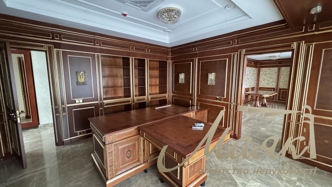 Продаж офісної будівлі в живописном районІ! Ул. Верхнегорская. Центр. Киев