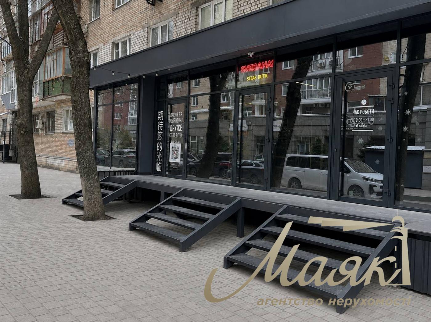 Rent a front room 30 m² 15 kW separate exhaust hood first floor