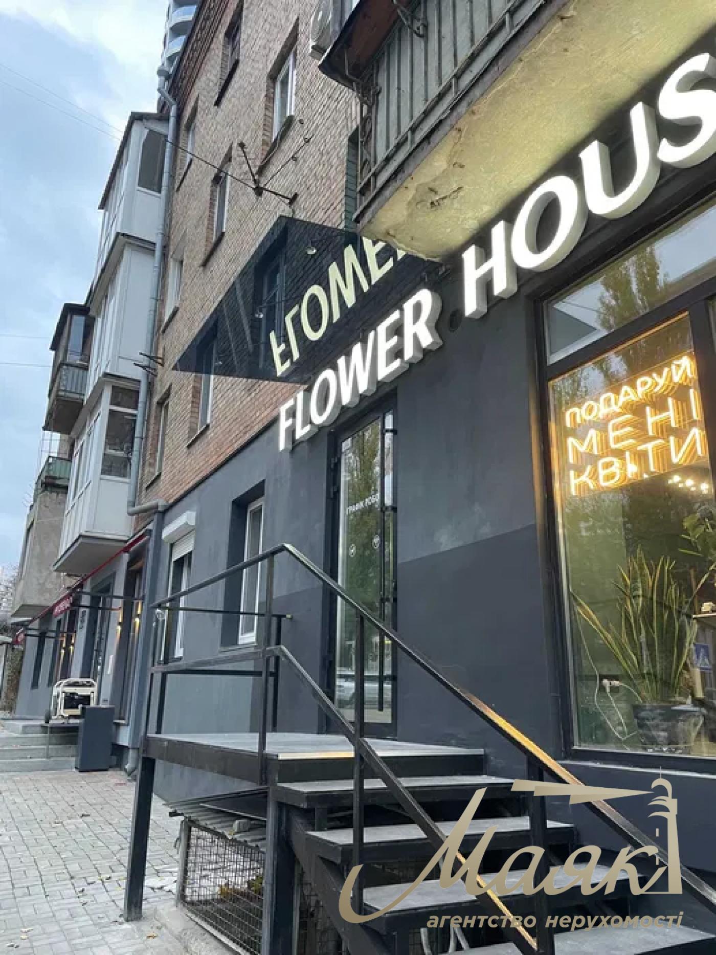 Оренда фасадного приміщення на Печерську, вул. Івана Павла II