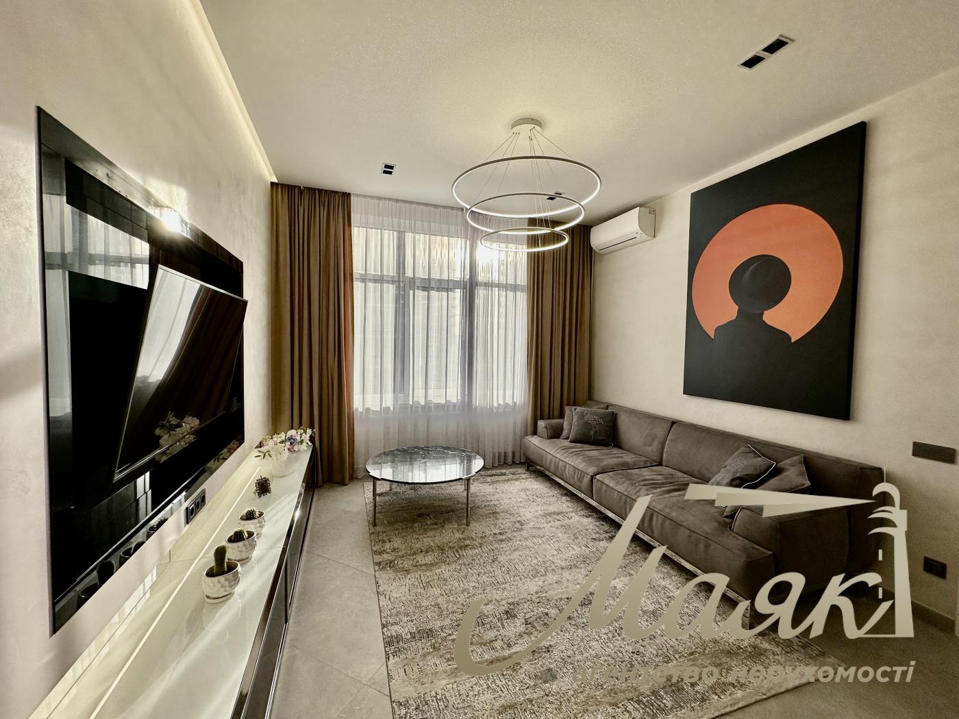 Rent 3-room apartment (85m2) in Residential Complex Novopecherskie Lipki