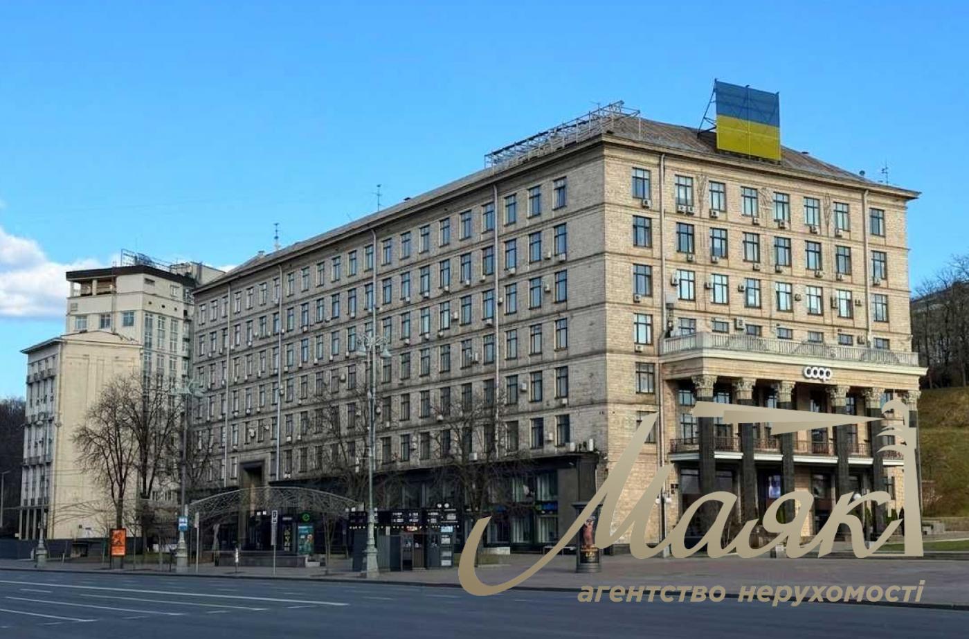 Оренда фасадного торгового приміщення (73м2) по вул. Хрещатик 7/11, Центр