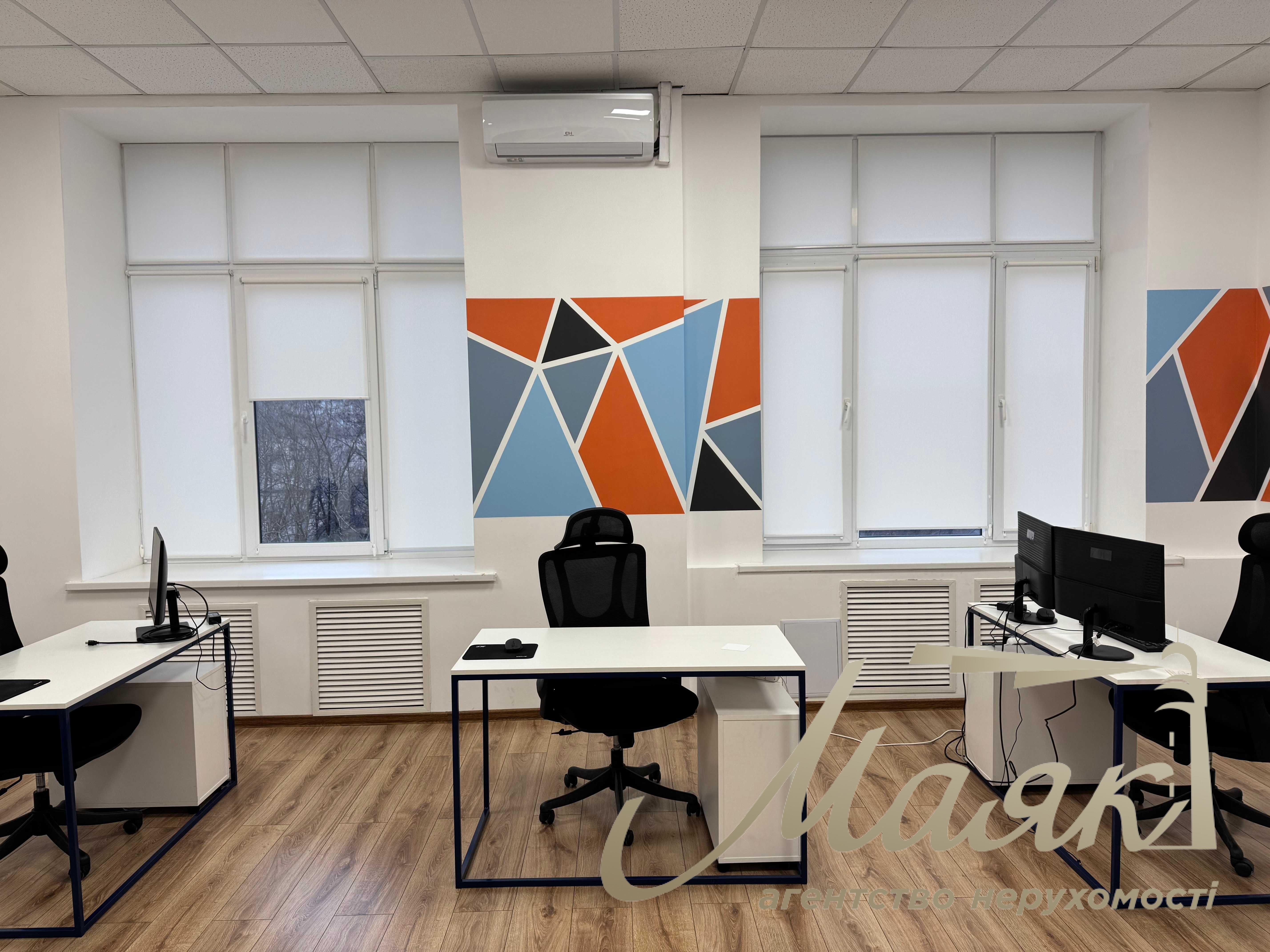 Rent office block 280 sq.m (6 offices) on Khreshchatyk street, 7/11 (near the metro station Maidan Nezalezhnosti), Center.