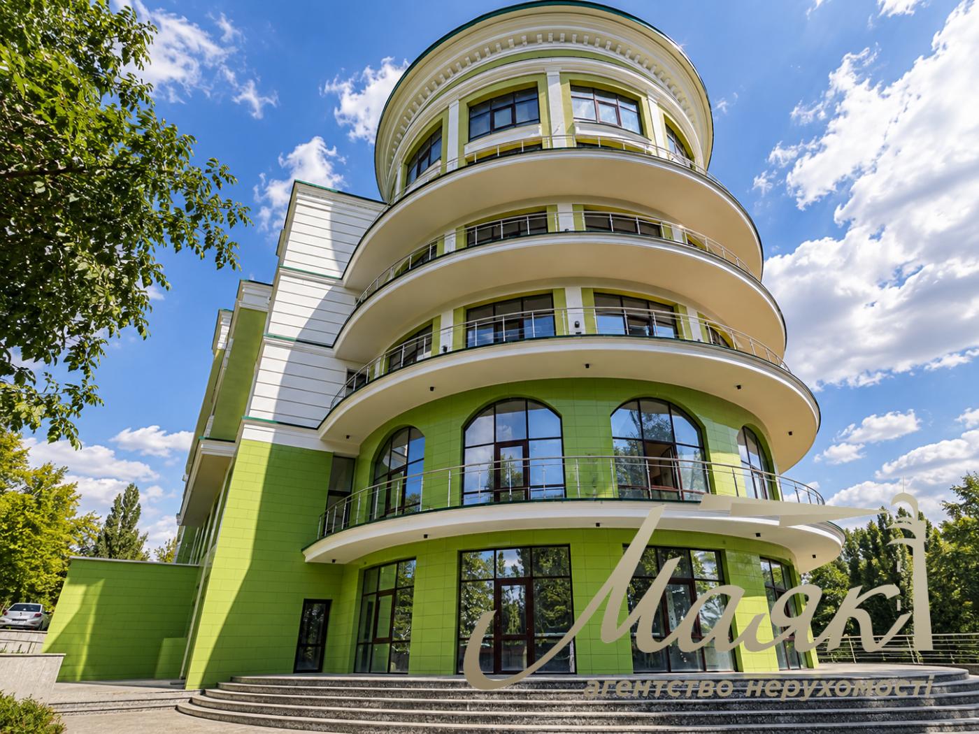 Продаж окремої комерційної будівлі площею 4 106 м² на Печерську, Набережно-Печерська дорога
