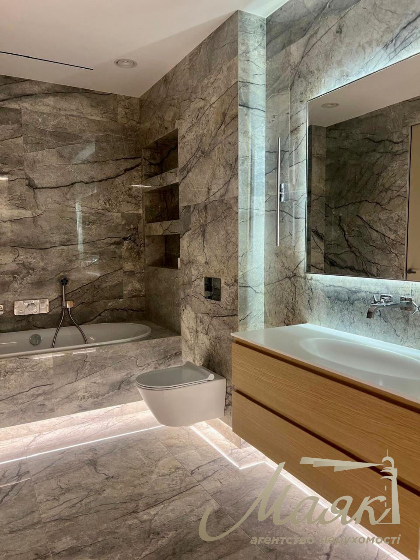 Продаж квартири в ЖК Да Вінчі, вул. Олеся Гончара 35, історичний центр Києва