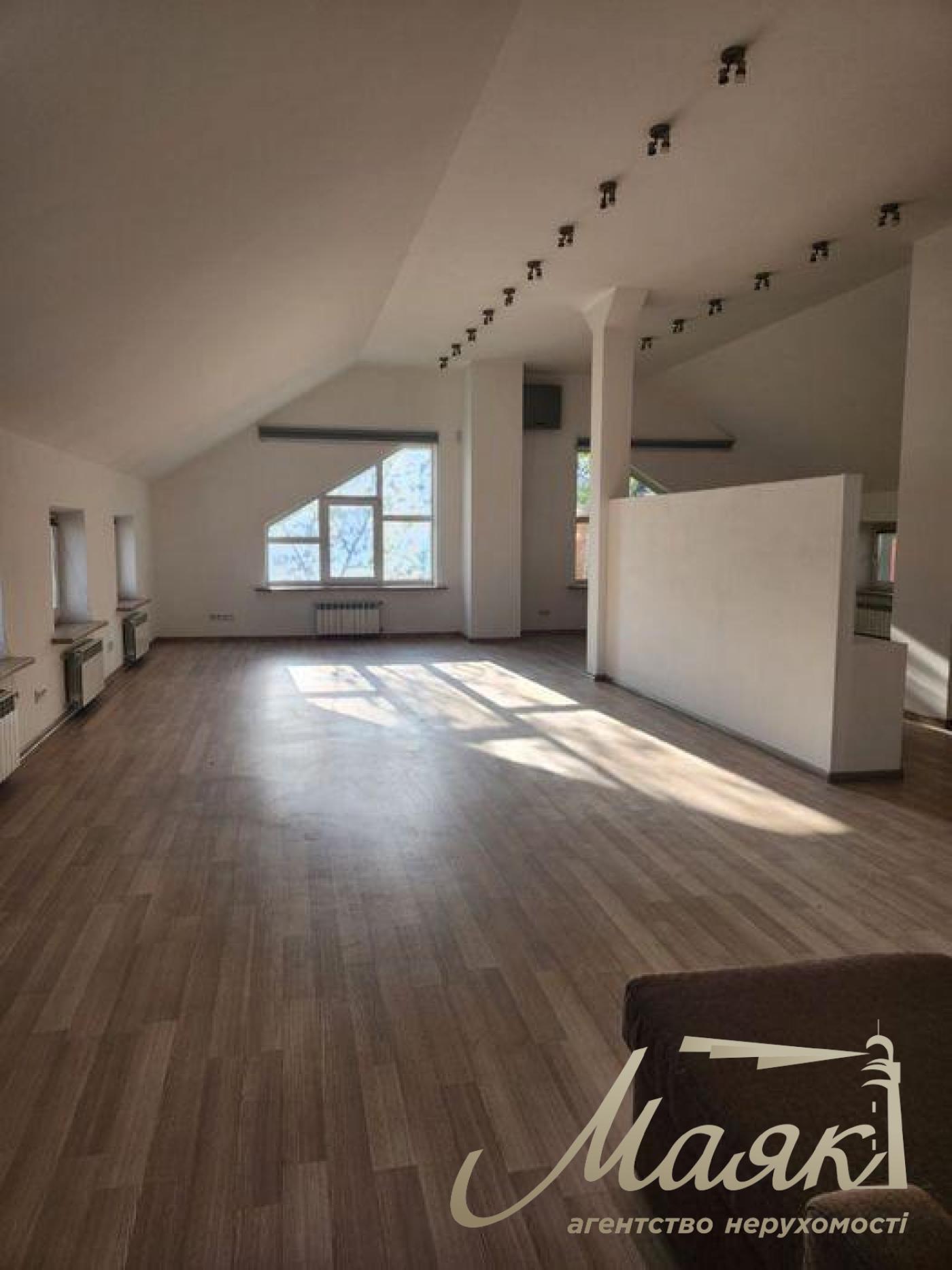 Оренда окремої будівлі площею 620 м², вул. Редутна, Царське Село
