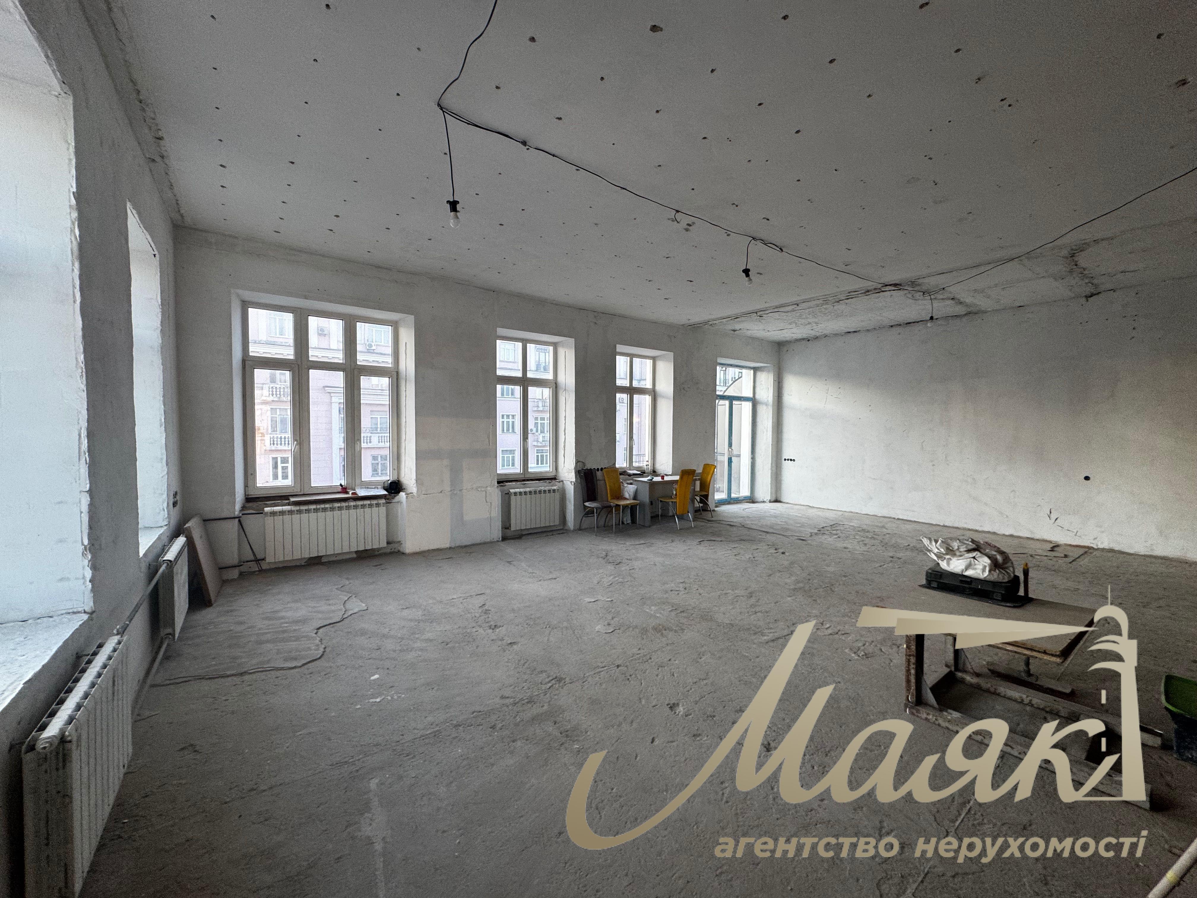 For sale 3-bedroom apartment, 137 m², Antonovicha str. 3A, the center of Kiev