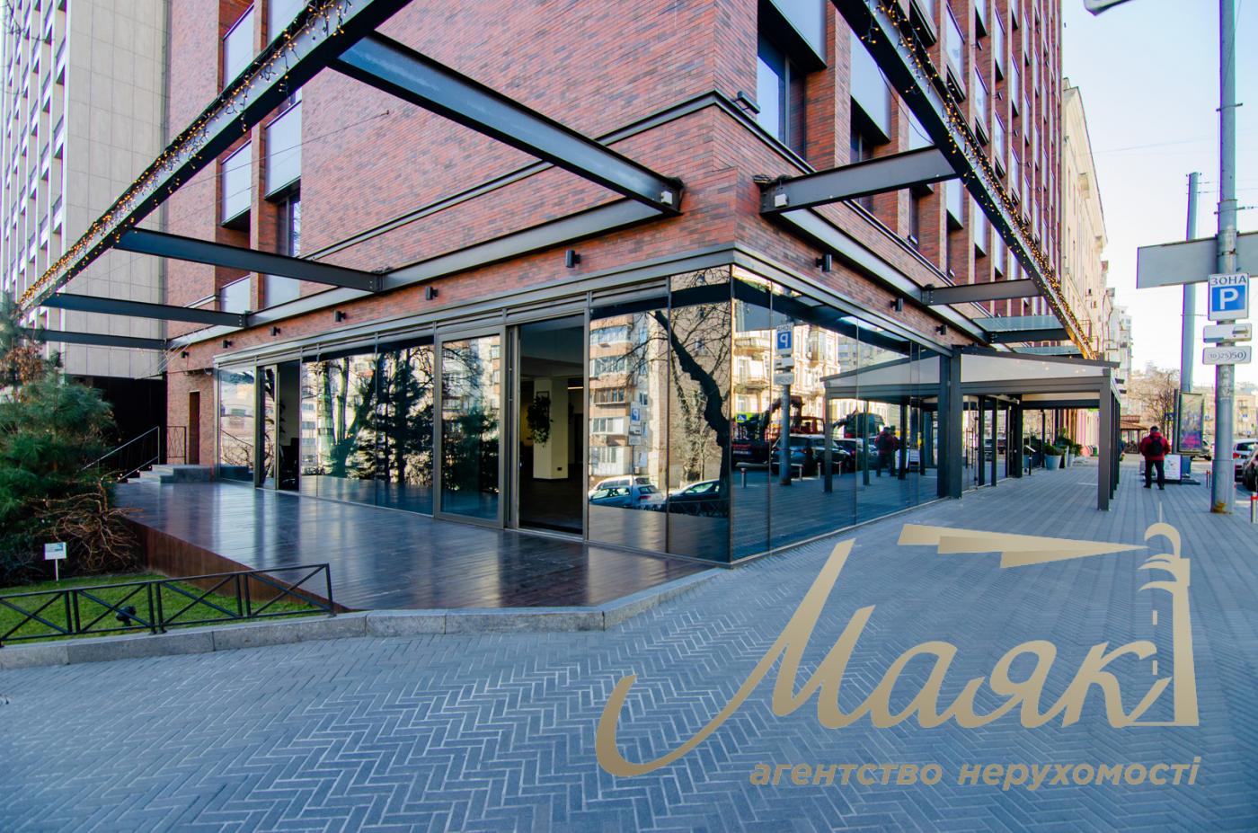 Оренда фасадного комерційного приміщення на вул. Саксаганського, 53/80