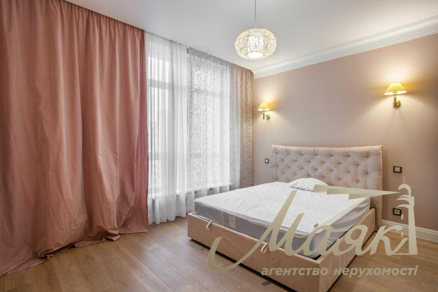 Rent apartment in LCD "Novopecherskie Lipki", 240 m², Verkhoglyada str., 4 rooms