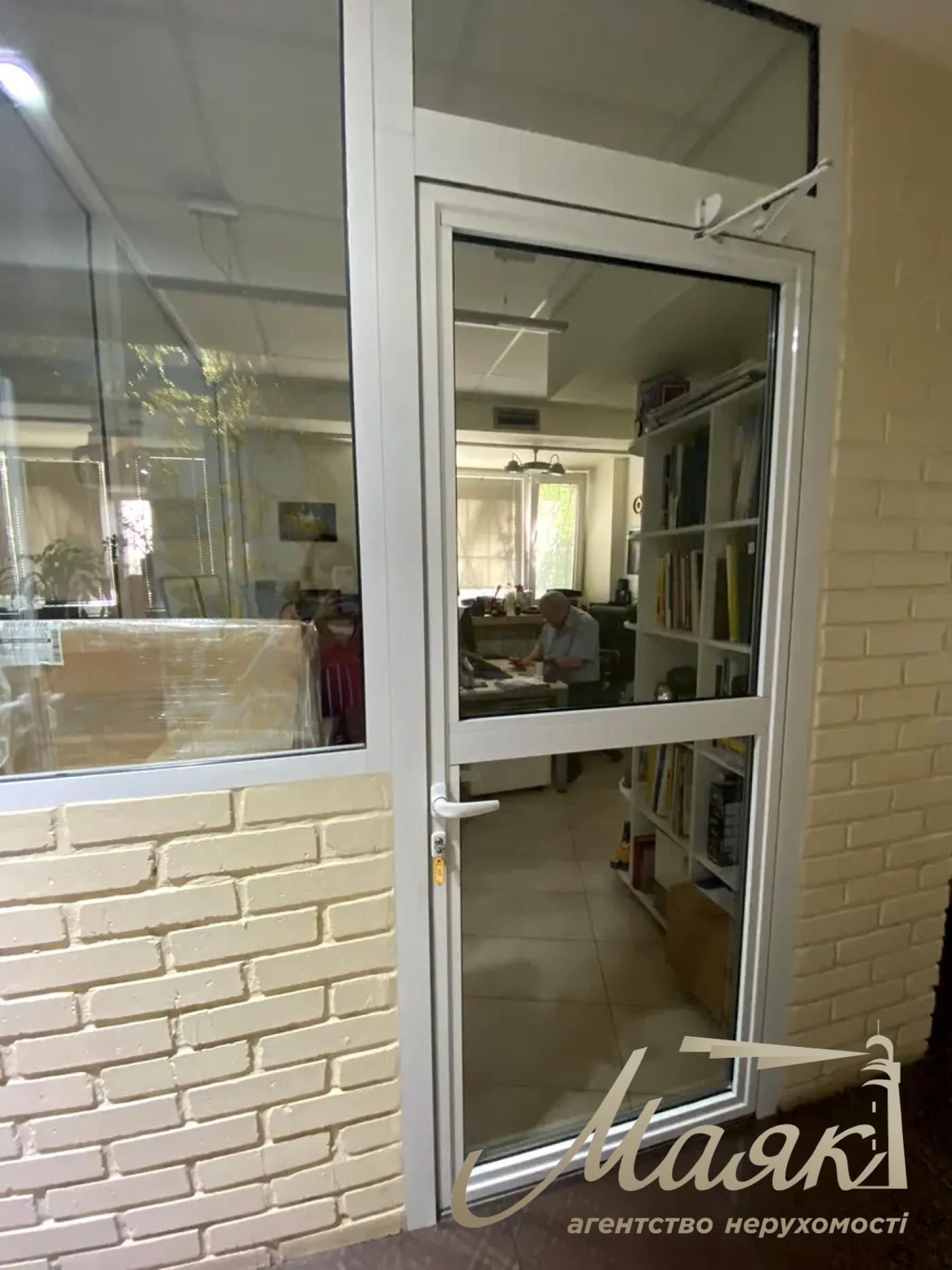 Office for rent 230m2 Aleksa Tikhogo str. 89-A, Shulyavskaya.