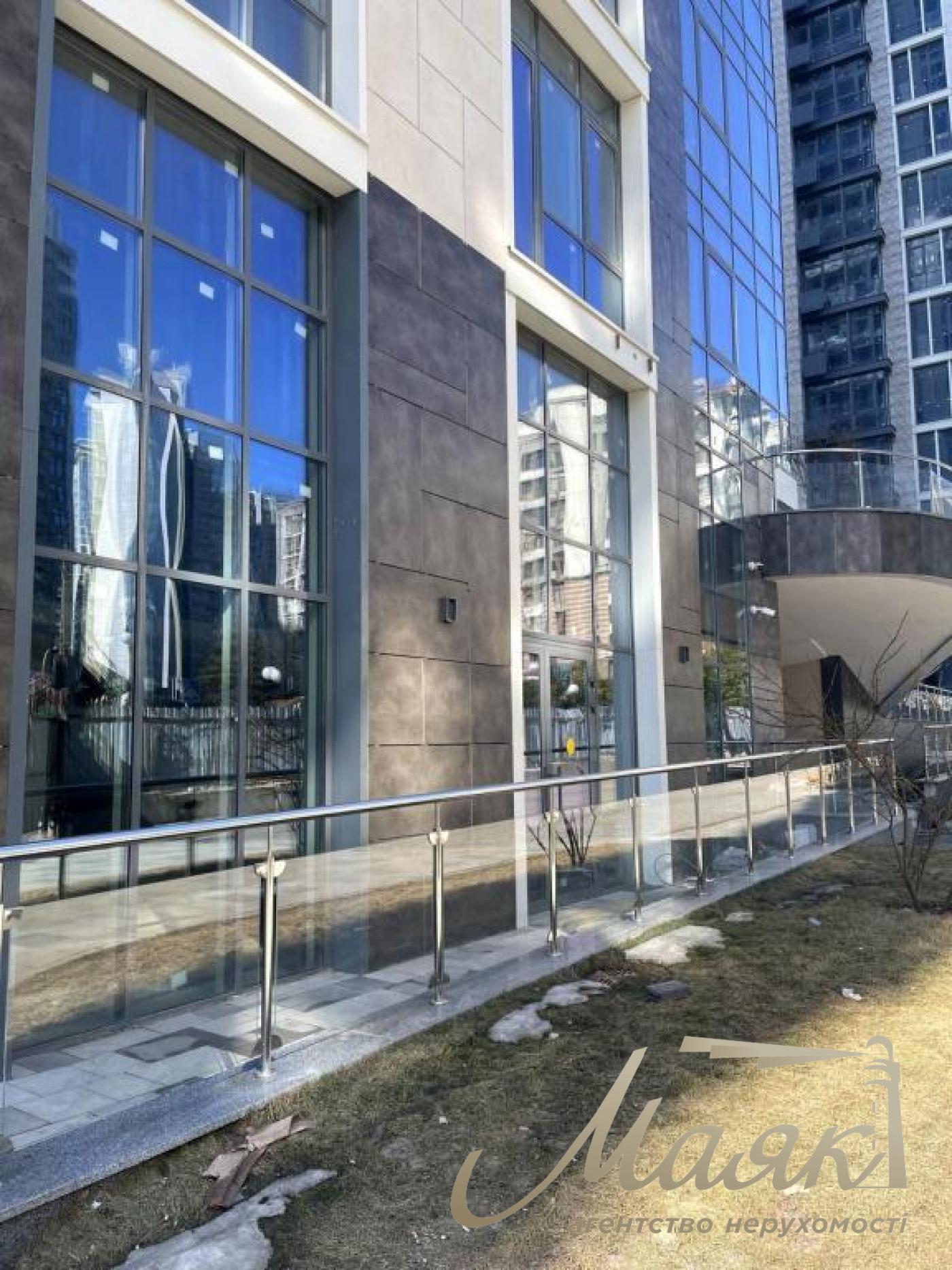 Commercial facade premises for rent in the residential complex "Novopecherskie Lipki"