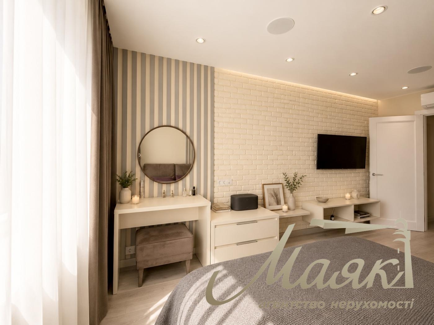 Продажа видовой 1-комнатной квартиры 54,4 м² , ЖК The Lakes , Голосеевский район, Киев,по адресу переулок Ясиноватский, 11.