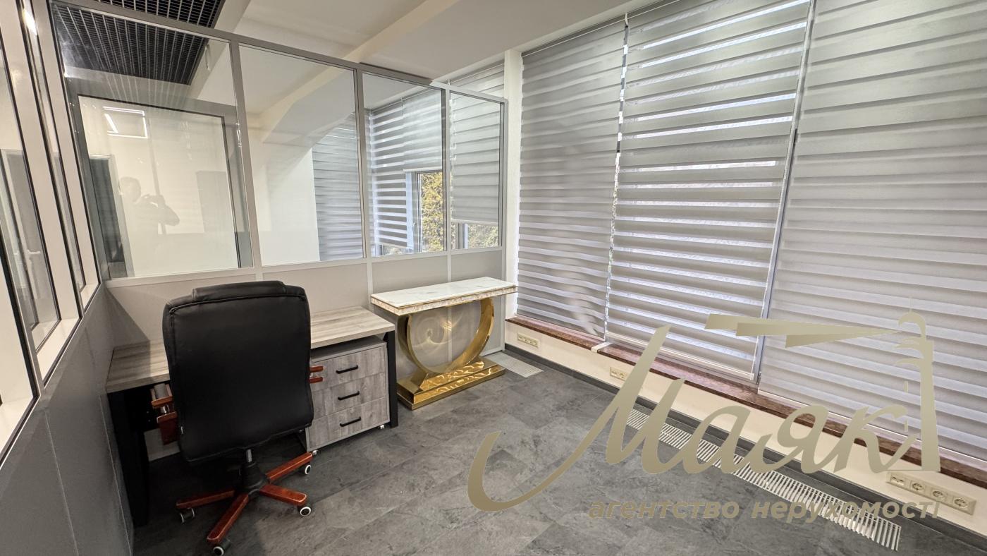 Продаж офісної будівлі в живописном районІ! Ул. Верхнегорская. Центр. Киев