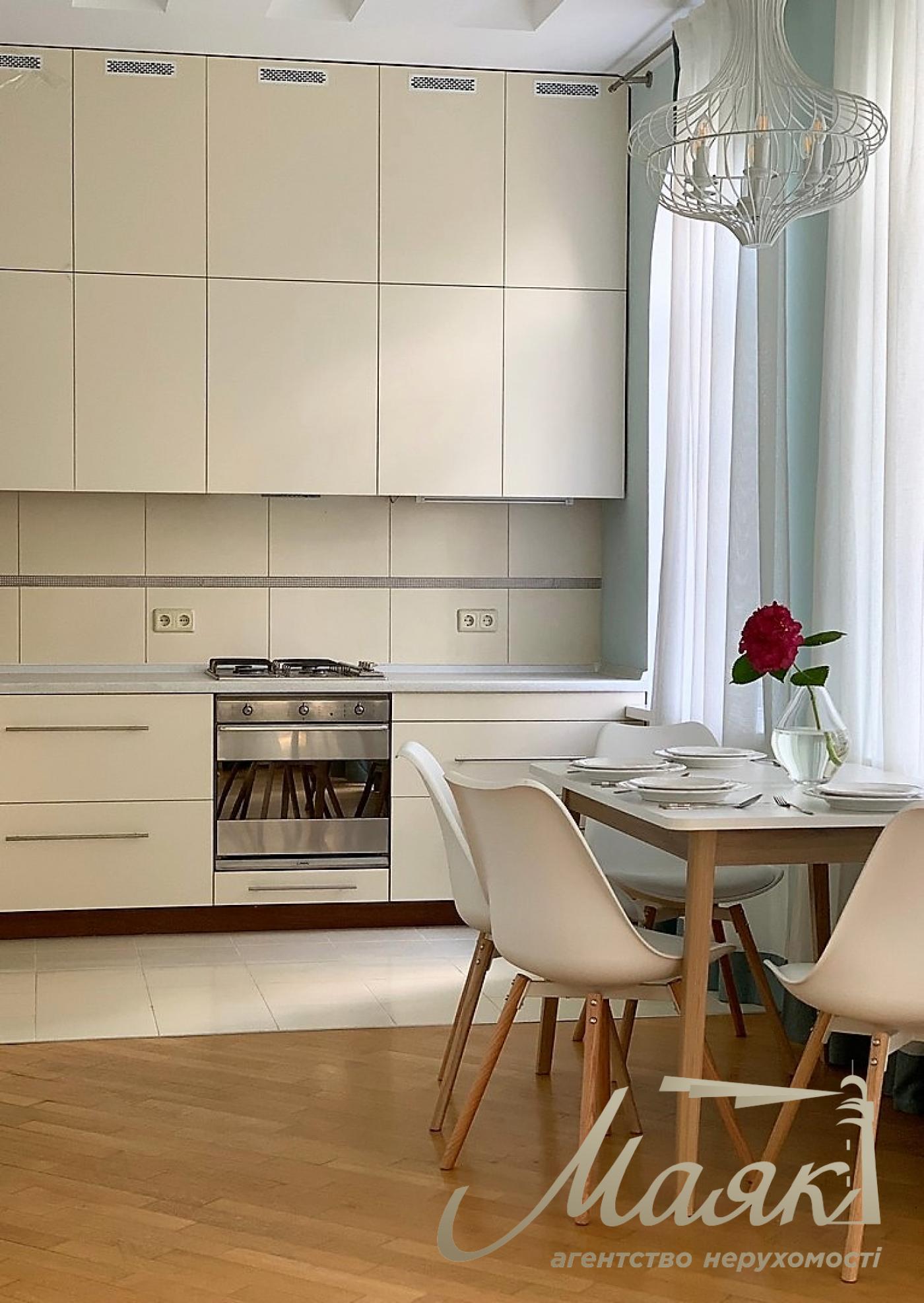 Оренда 2-х кімнатна квартири по вул.Лютеранська 13, Центр.