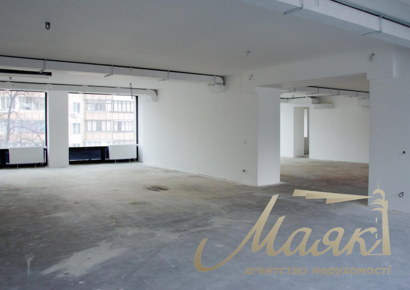Office for rent 241m2 on Saksaganskogo street 53/80, Center