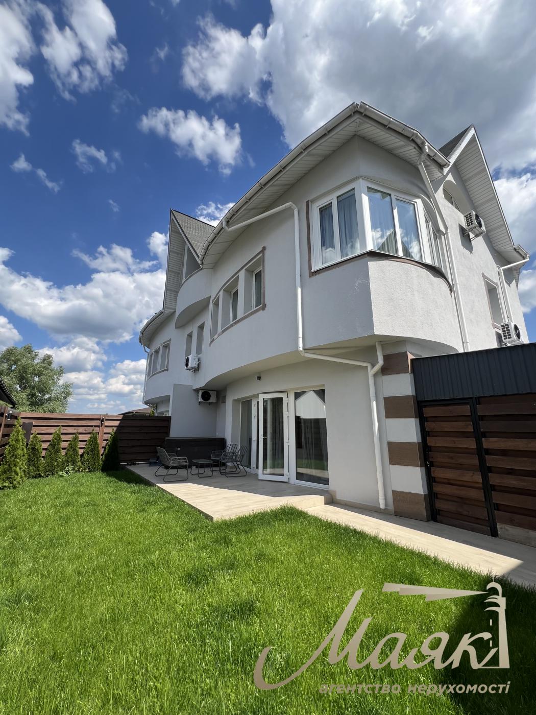 Rent 3-storey duplex 270m2, Kozin