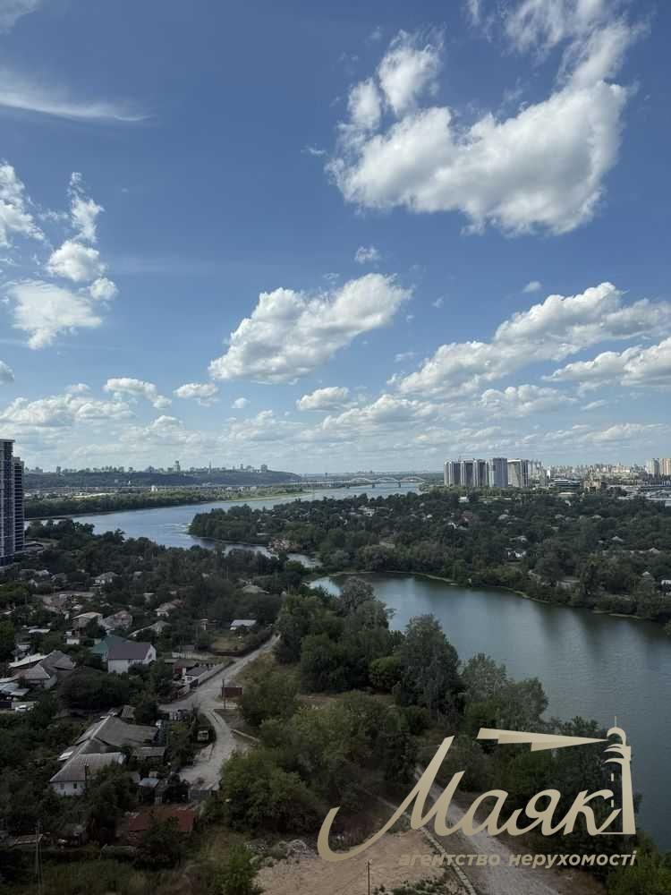 For sale 3k apartment 90m2 LCD Slavutich 2.0