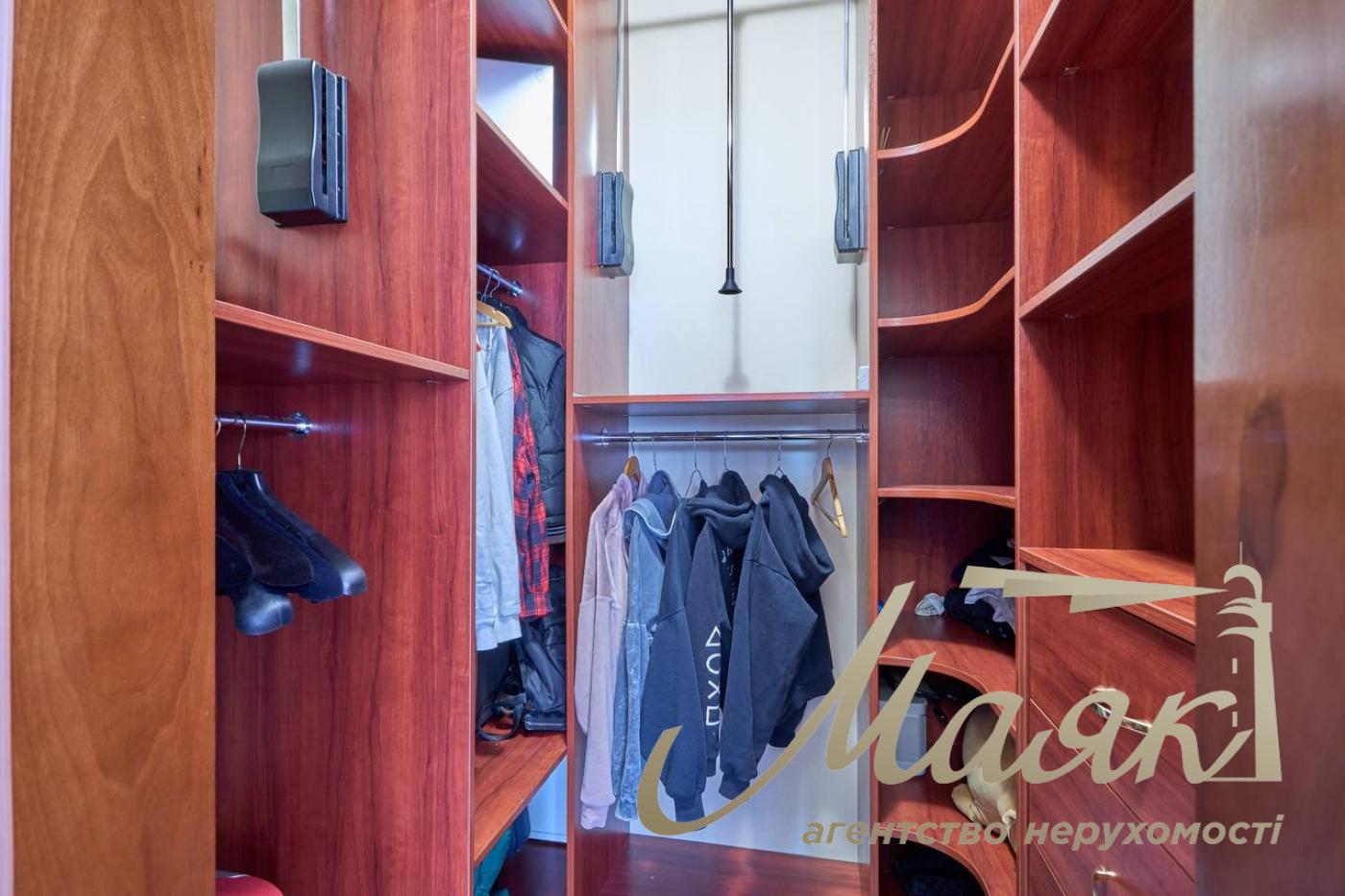 Оренда 4 кімнатної квартири, 163 м, Жилянська 30а, Голосіївський район