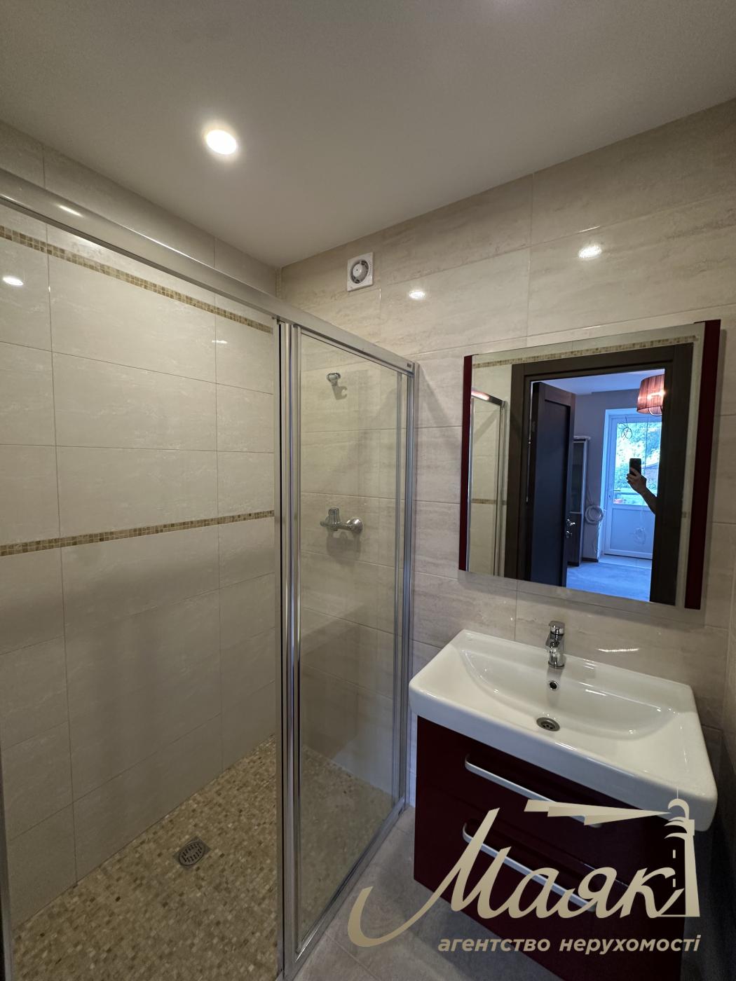Оренда офісного приміщення з ремонтом (220 м²) на вул. Голосіївська, 7, корпус 1