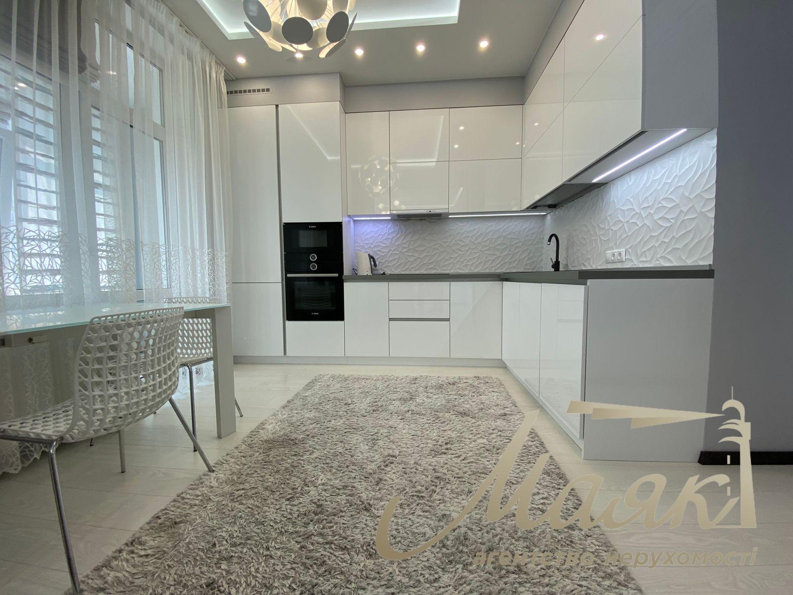 Аренда современных апартаментов 50 м² в ЖК «Новопечерские Липки» ул. Андрея Верхогляда (бывш. Драгомирова), 15. Печерский район.