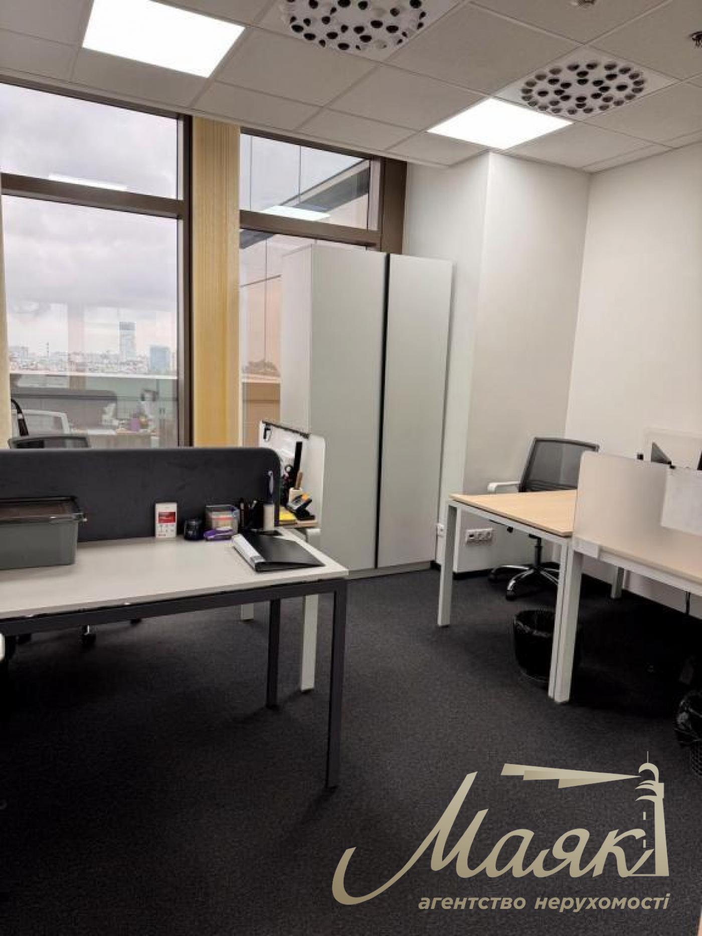 Оренда офісу 200 м.кв у БЦ Леонардо, вул. Богндана Хмельницького