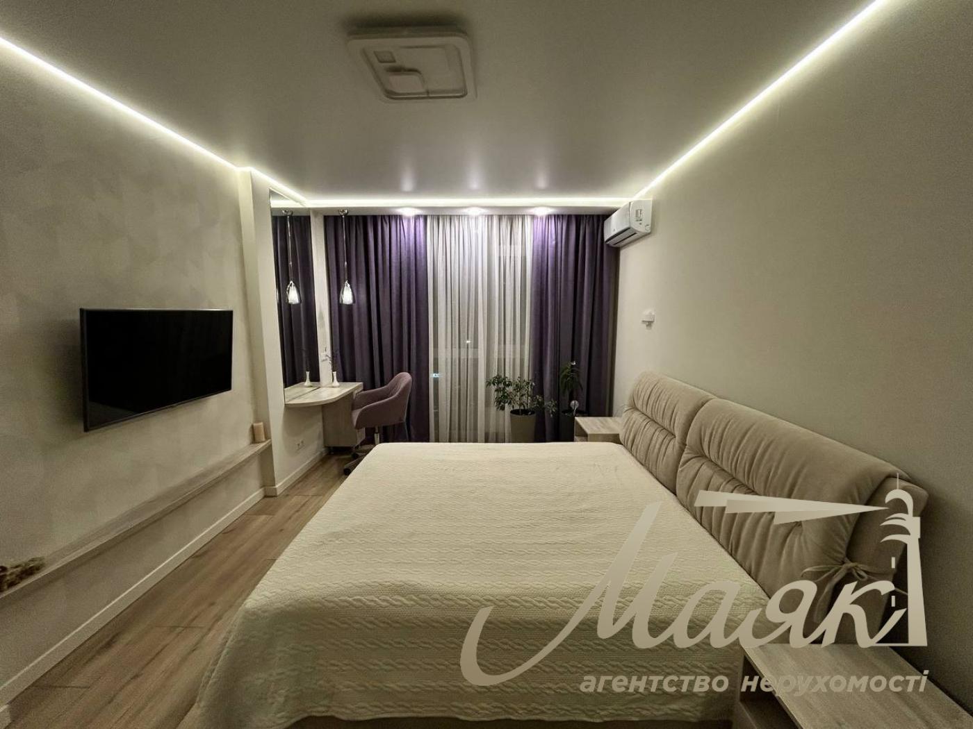 Rent 3-bedroom apartment LCD French Quarter 2 John McCain str. 3a