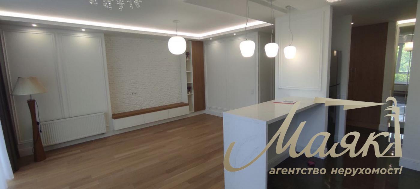 2-bedroom apartment for sale in the Podil Plaza & Residence residential complex, Hlubochitska Street