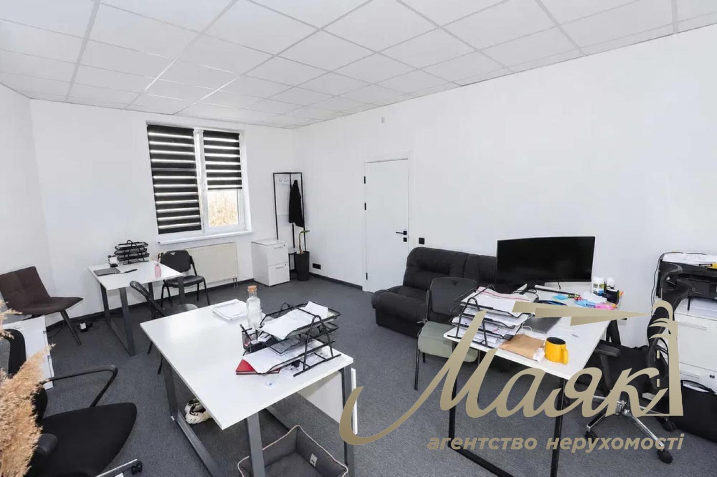 Rent a 180 m² furnished standalone office at 32A Yevhen Konovalets Street, Pechersk