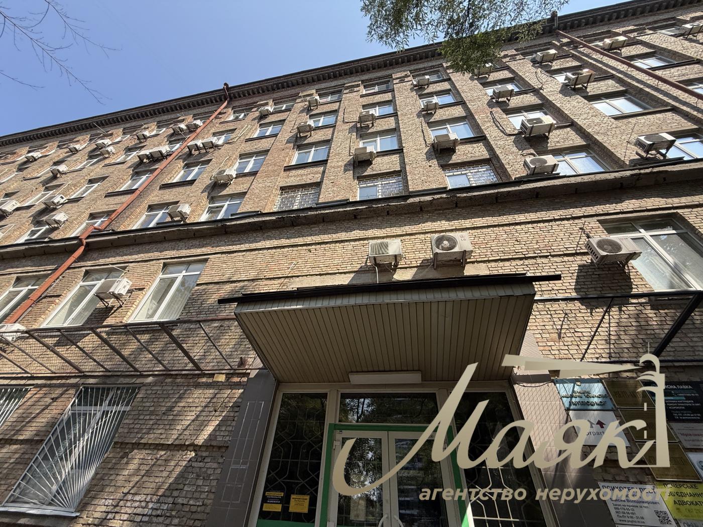 Продаж офісного поверху площею 1000 м², вул. Євгенія Коновальця, 31, Печерськ