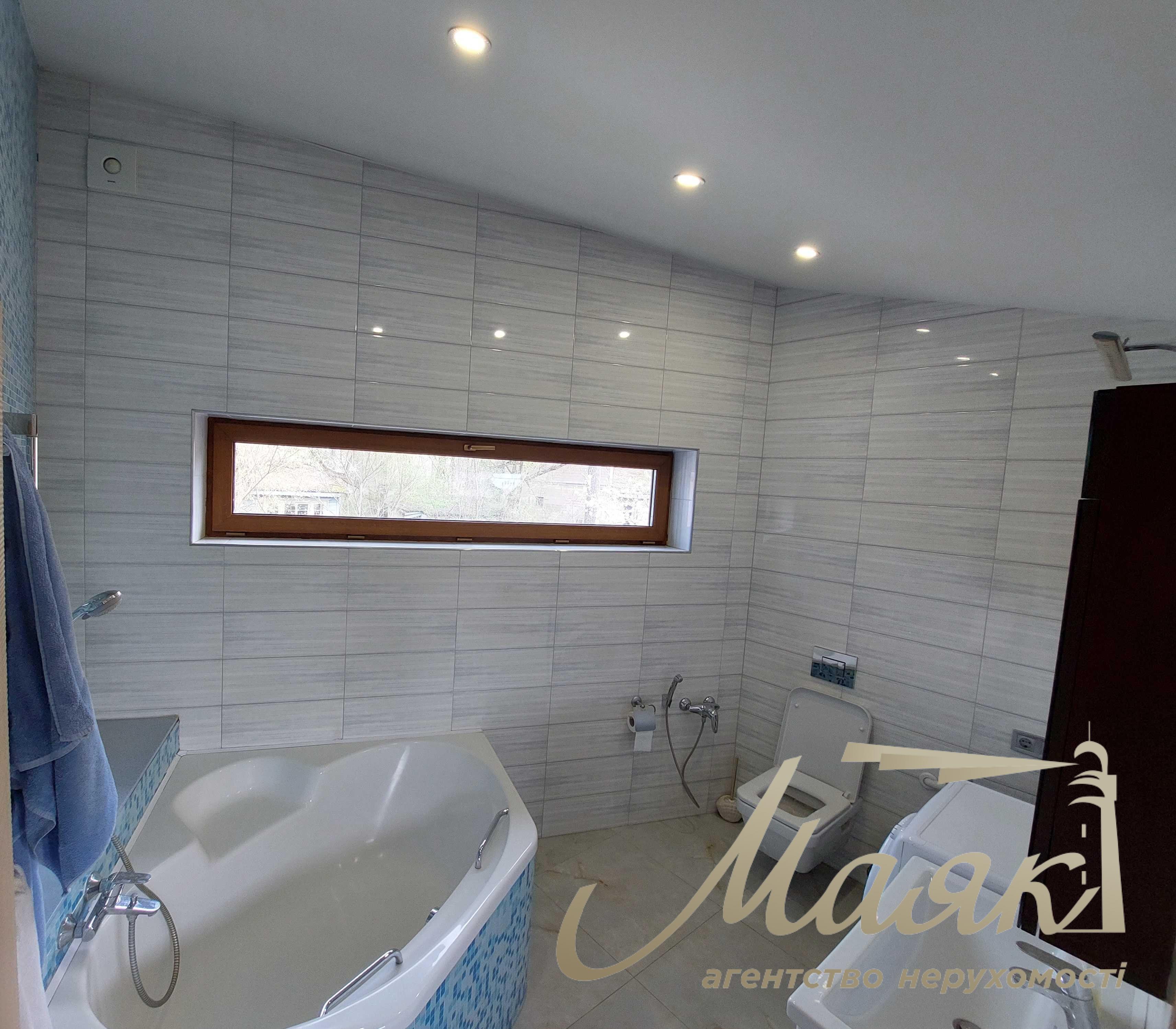 Оренда дизайнерського будинку 120 м² з доступом до бункерних апартаментів, сауною і великою терасою, Пуща-Водиця, Київ.