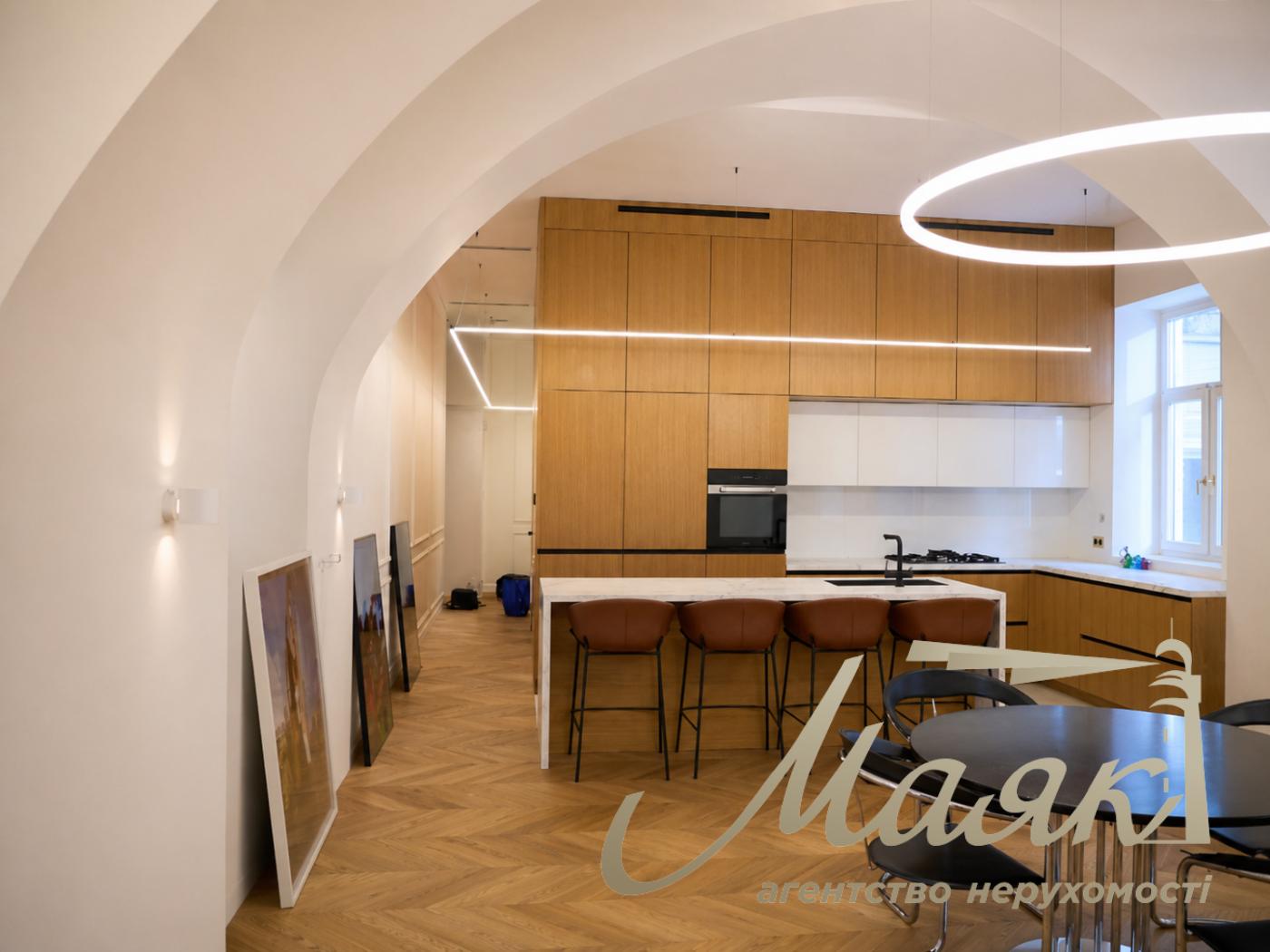 Оренда 4-кімнатної квартири, стм. Університет, вул. Івана Франка, 42, Центр, Київ