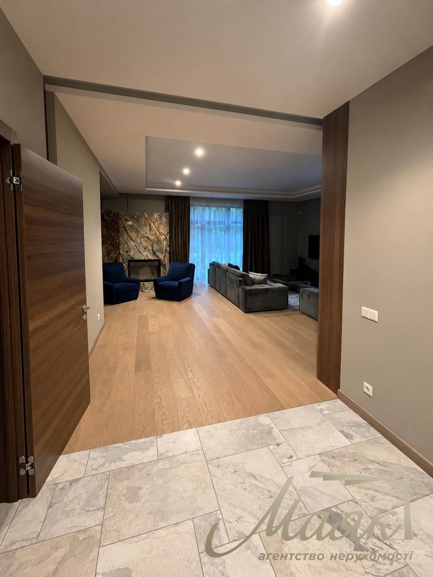 Оренда 2-поверхового будинку площею 375 м², житловий комплекс «Сонячна Долина», Романків