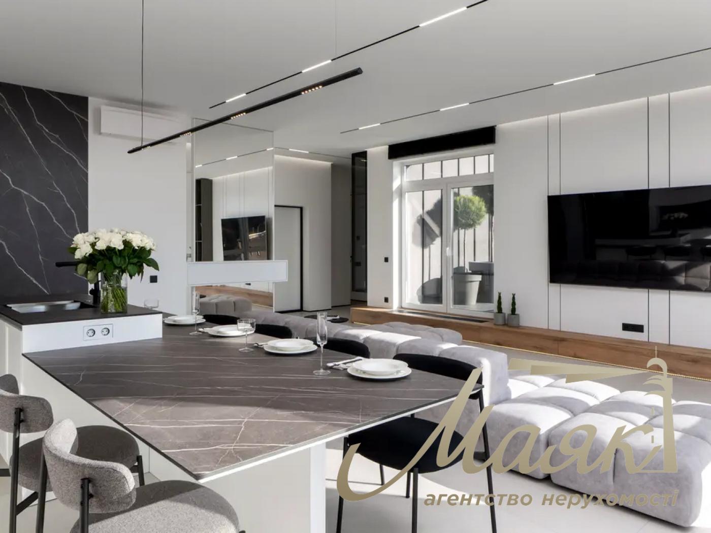 Киев        Университетская ул., 17-А