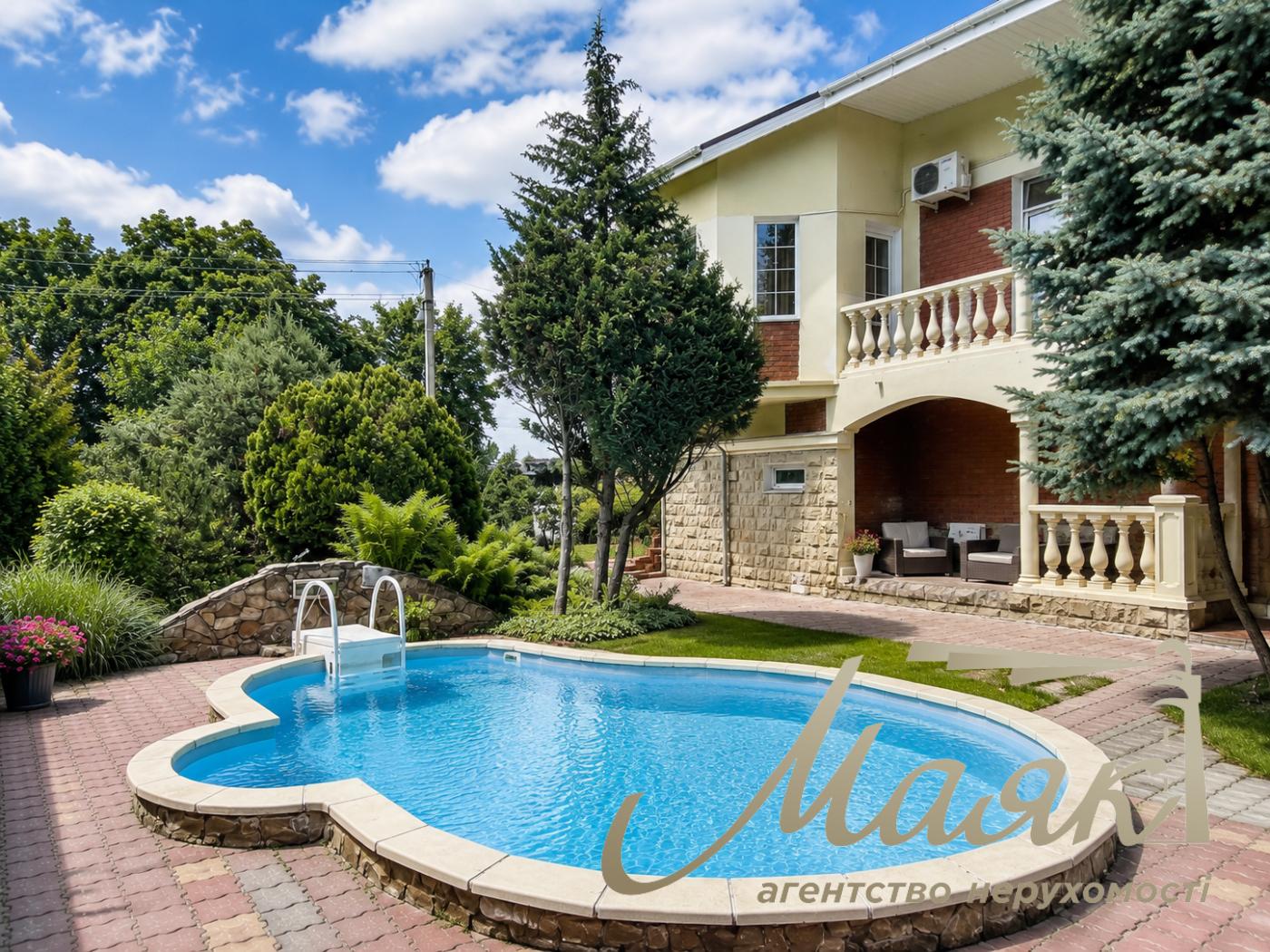 Продаж будинку (430м2) з басейном с.Лісники