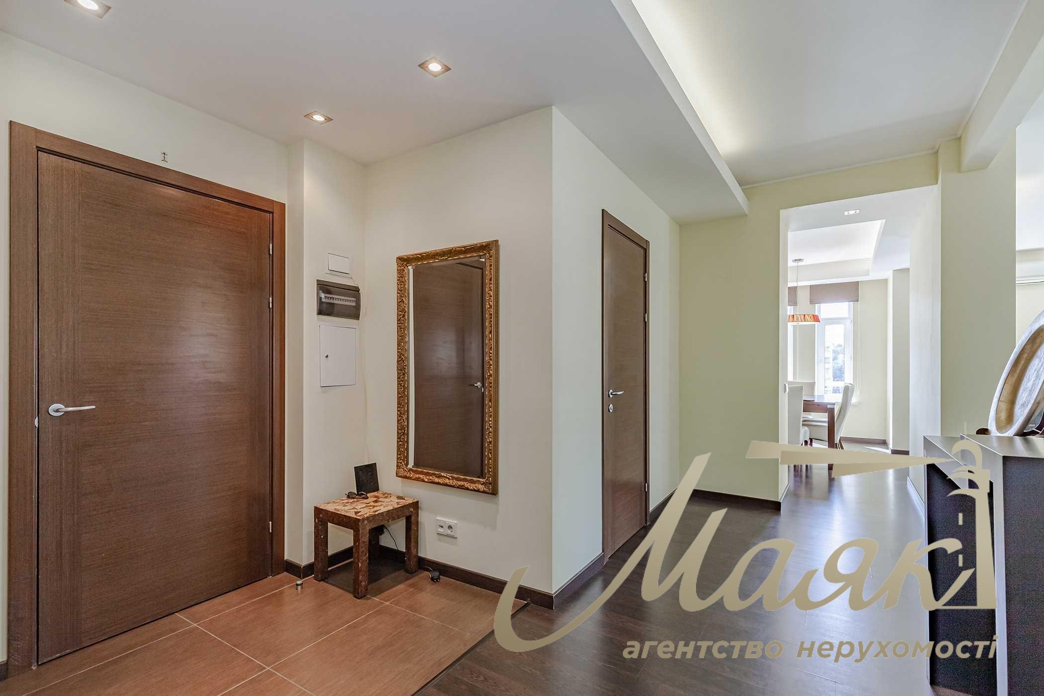 3-room apartment for rent at 27/78 Pankovskaya St., Downtown.