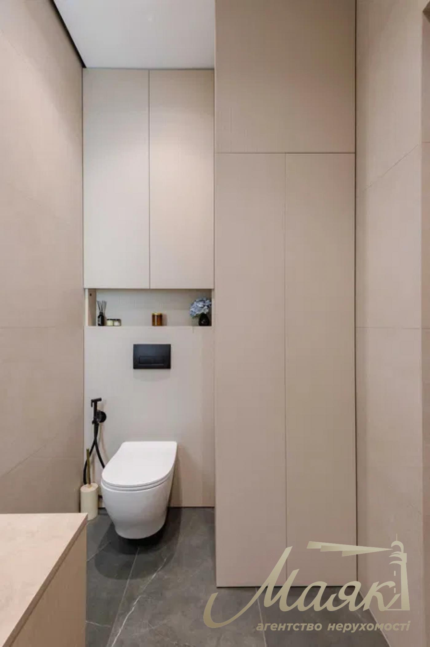Продаж 2-кімнатної квартири в центрі Печерська, вул. Антоновича, 103