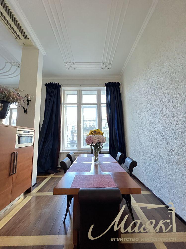 Продаж 2к. квартири вул. Велика Васильківська, 27, площа Українських Героїв, Центр