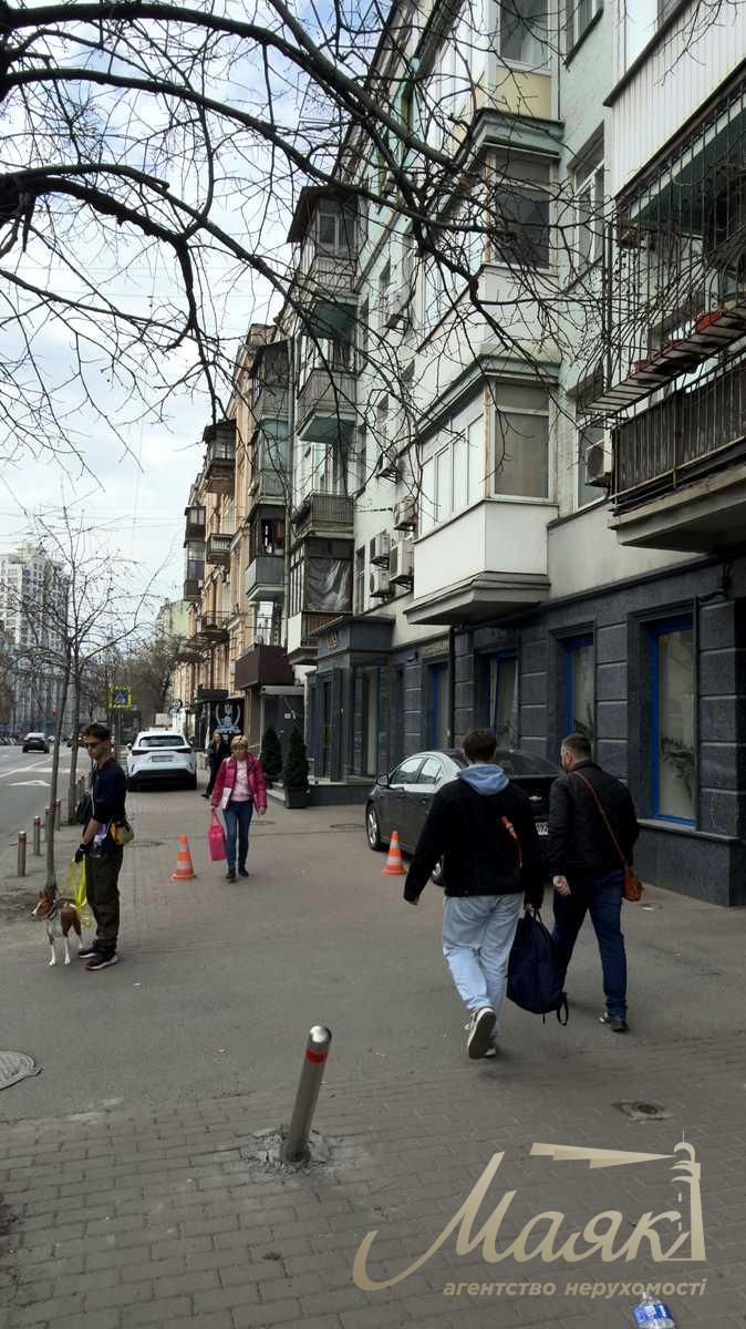 Оренда фасадного приміщення площею 165 м² на вул. Саксаганського, 42, Центр